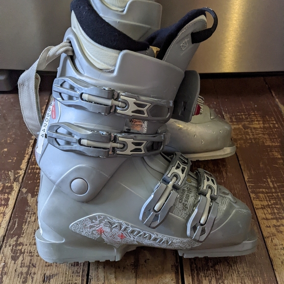 size 25 ski boots